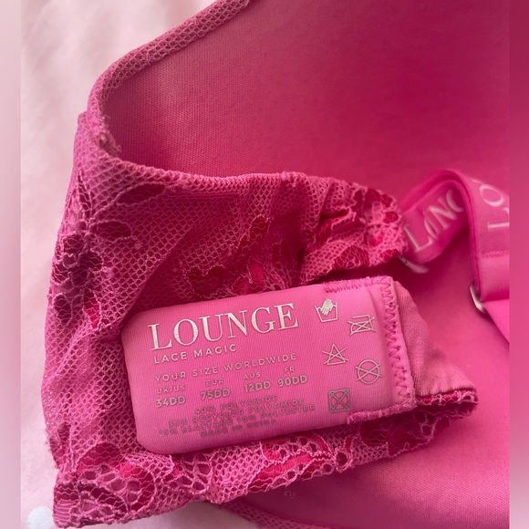 Lace Magic Bra - Picture 2 of 2